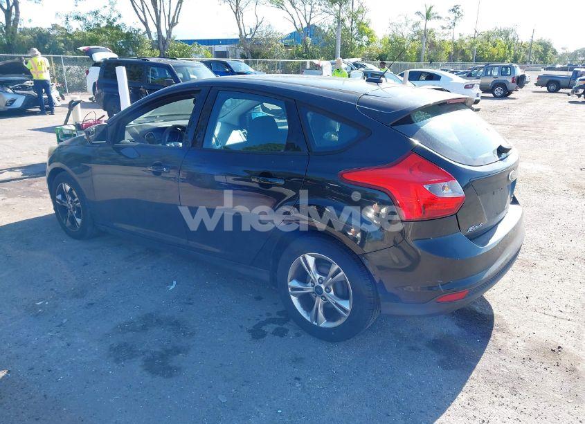 Photo 3 of 2014 Ford Focus SE (VIN 1FADP3K25EL161324)
