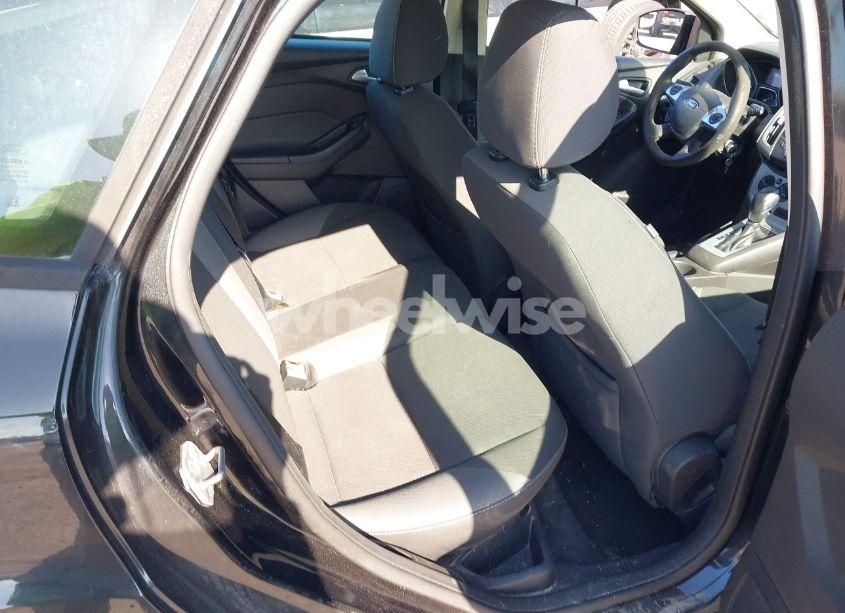 Photo 8 of 2014 Ford Focus SE (VIN 1FADP3K25EL161324)