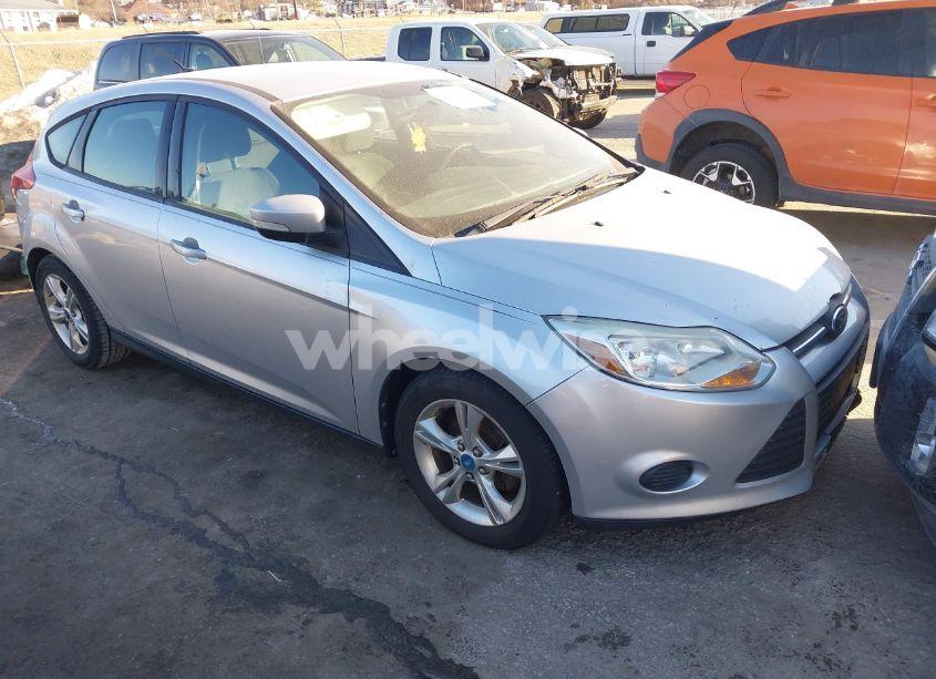 2014 Ford Focus SE (VIN 1FADP3K25EL161730) main photo