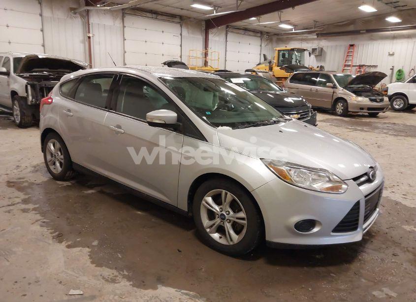 2014 Ford Focus SE (VIN 1FADP3K25EL182898) main photo