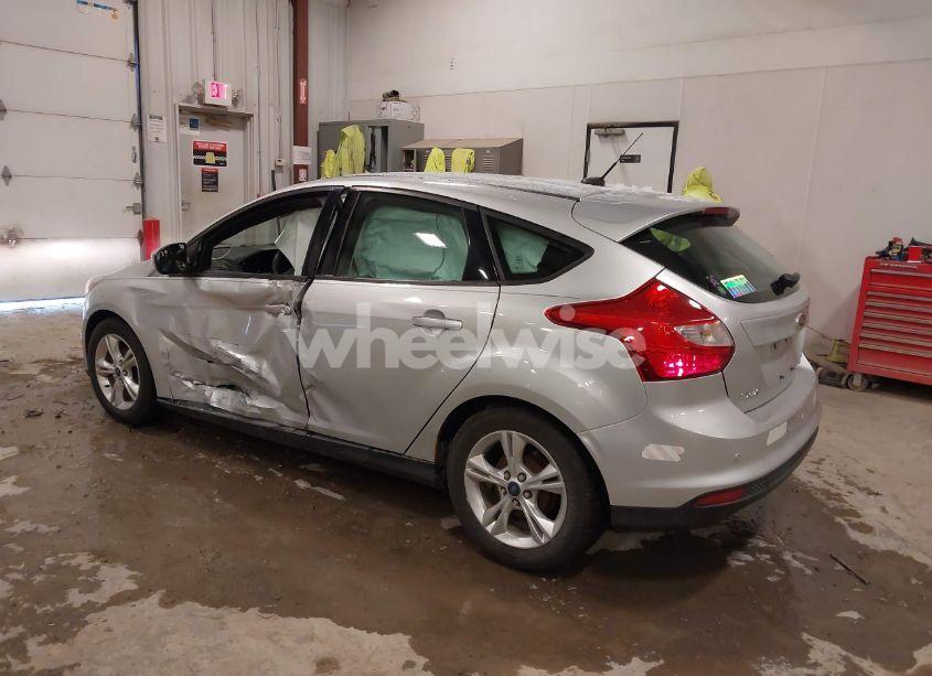 Photo 3 of 2014 Ford Focus SE (VIN 1FADP3K25EL182898)
