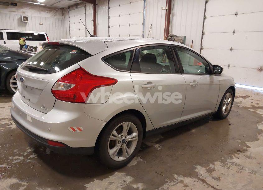 Photo 4 of 2014 Ford Focus SE (VIN 1FADP3K25EL182898)