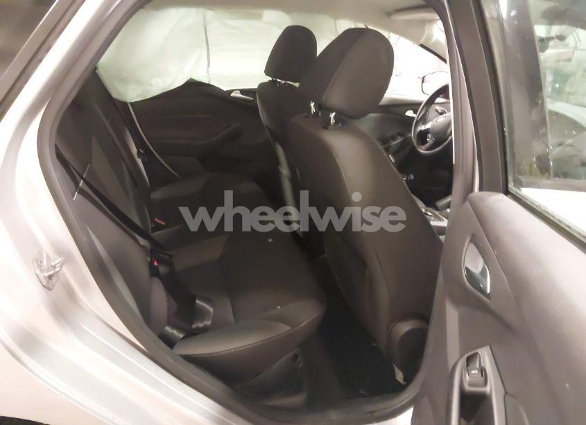 Photo 8 of 2014 Ford Focus SE (VIN 1FADP3K25EL182898)