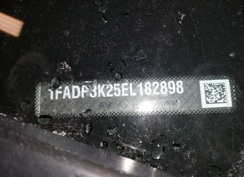 Photo 9 of 2014 Ford Focus SE (VIN 1FADP3K25EL182898)