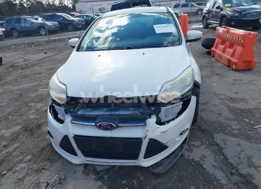 Photo 12 of 2014 Ford Focus SE (VIN 1FADP3K25EL233218)