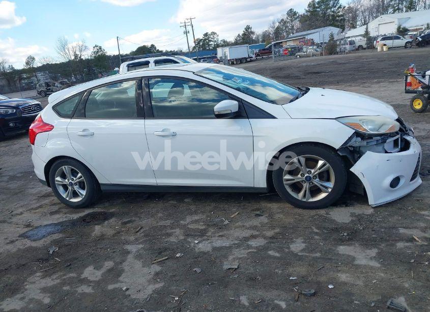 Photo 13 of 2014 Ford Focus SE (VIN 1FADP3K25EL233218)
