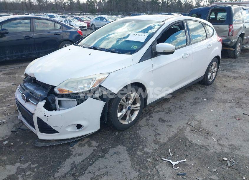 Photo 2 of 2014 Ford Focus SE (VIN 1FADP3K25EL233218)