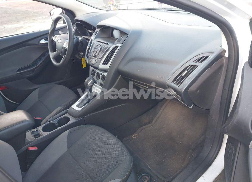 Photo 5 of 2014 Ford Focus SE (VIN 1FADP3K25EL233218)