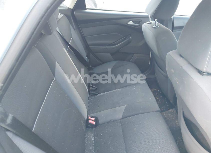 Photo 8 of 2014 Ford Focus SE (VIN 1FADP3K25EL233218)