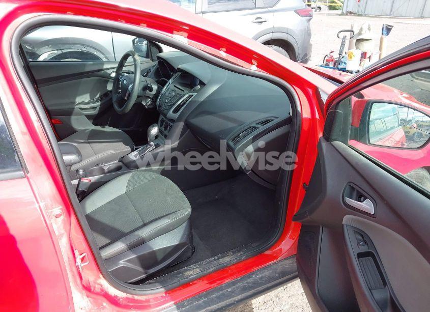 Photo 5 of 2014 Ford Focus SE (VIN 1FADP3K25EL266221)