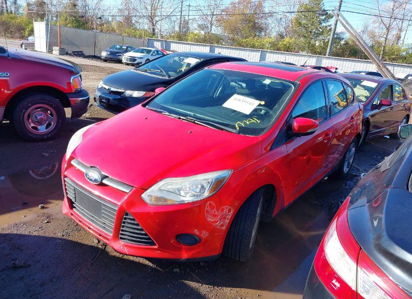 Photo 2 of 2014 Ford Focus SE (VIN 1FADP3K25EL301811)