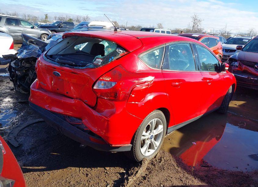 Photo 4 of 2014 Ford Focus SE (VIN 1FADP3K25EL301811)