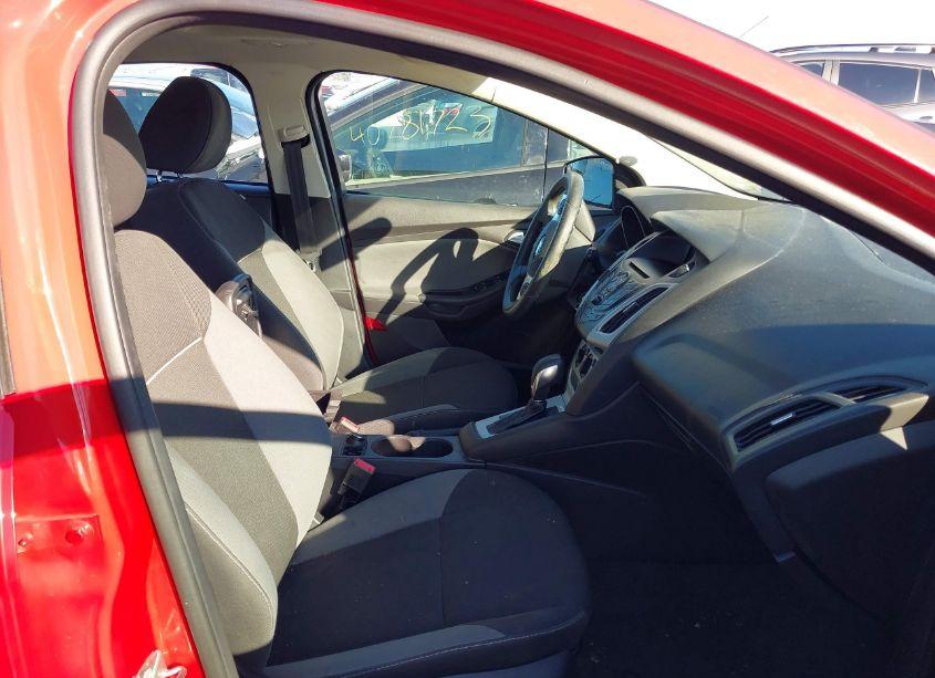 Photo 5 of 2014 Ford Focus SE (VIN 1FADP3K25EL301811)