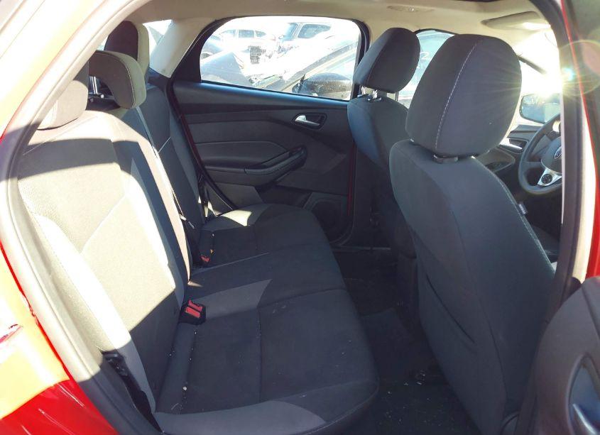 Photo 8 of 2014 Ford Focus SE (VIN 1FADP3K25EL301811)