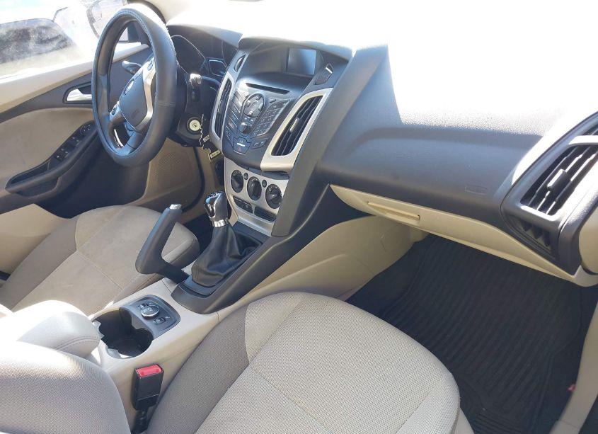 Photo 5 of 2014 Ford Focus SE (VIN 1FADP3K25EL308659)