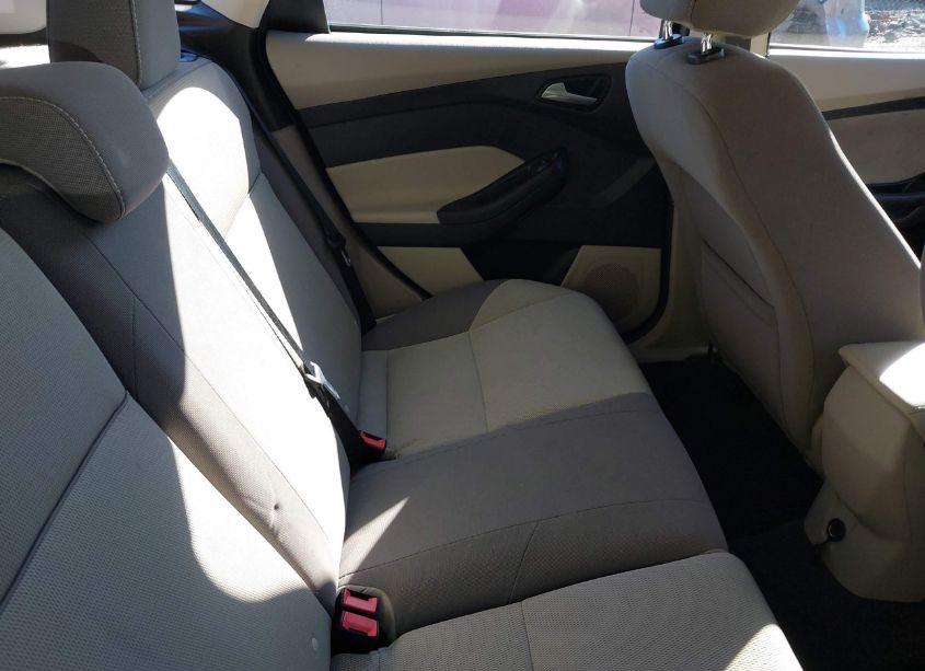 Photo 8 of 2014 Ford Focus SE (VIN 1FADP3K25EL308659)
