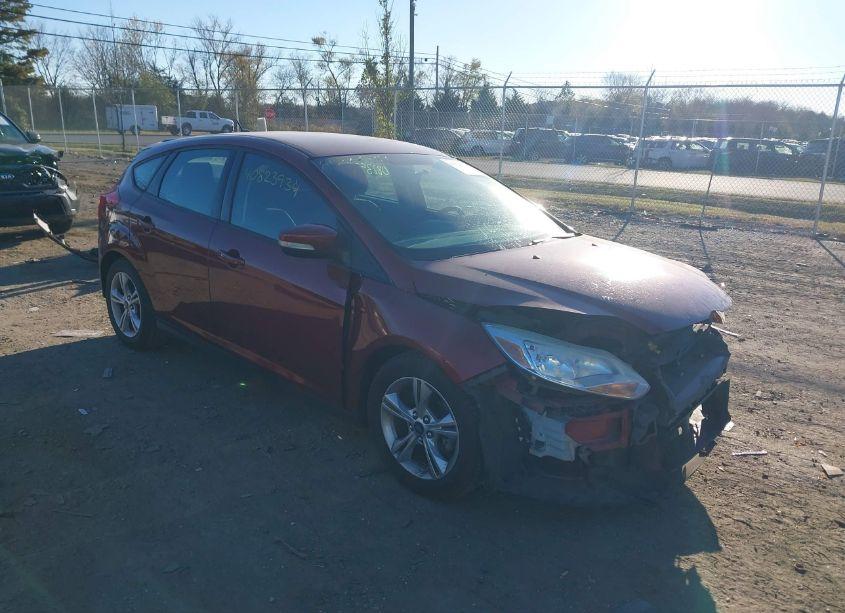 2014 Ford Focus SE (VIN 1FADP3K25EL310041) main photo