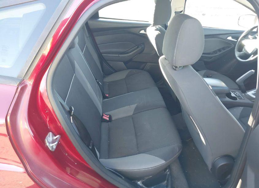 Photo 8 of 2014 Ford Focus SE (VIN 1FADP3K25EL310041)