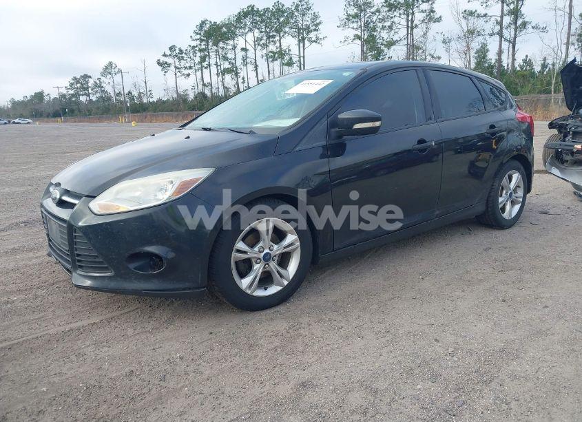 Photo 2 of 2014 Ford Focus SE (VIN 1FADP3K25EL323596)