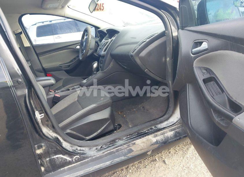 Photo 5 of 2014 Ford Focus SE (VIN 1FADP3K25EL323596)