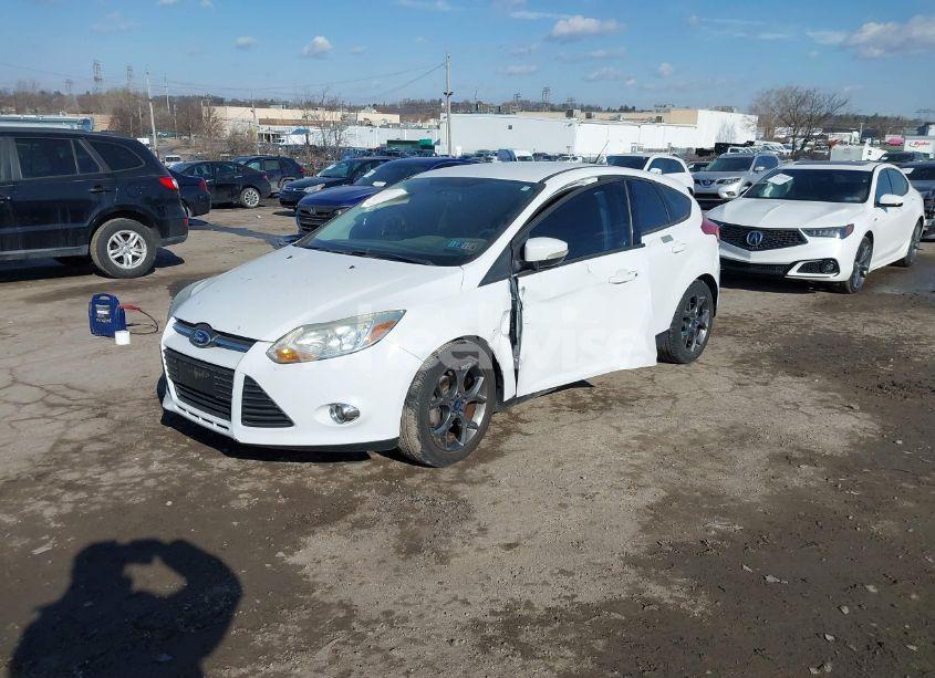 Photo 2 of 2014 Ford Focus SE (VIN 1FADP3K25EL337966)