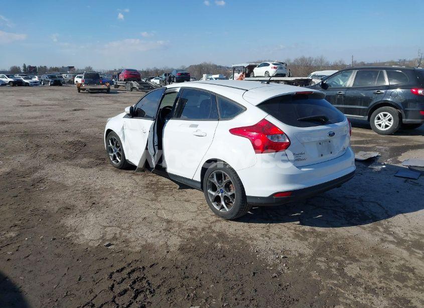 Photo 3 of 2014 Ford Focus SE (VIN 1FADP3K25EL337966)