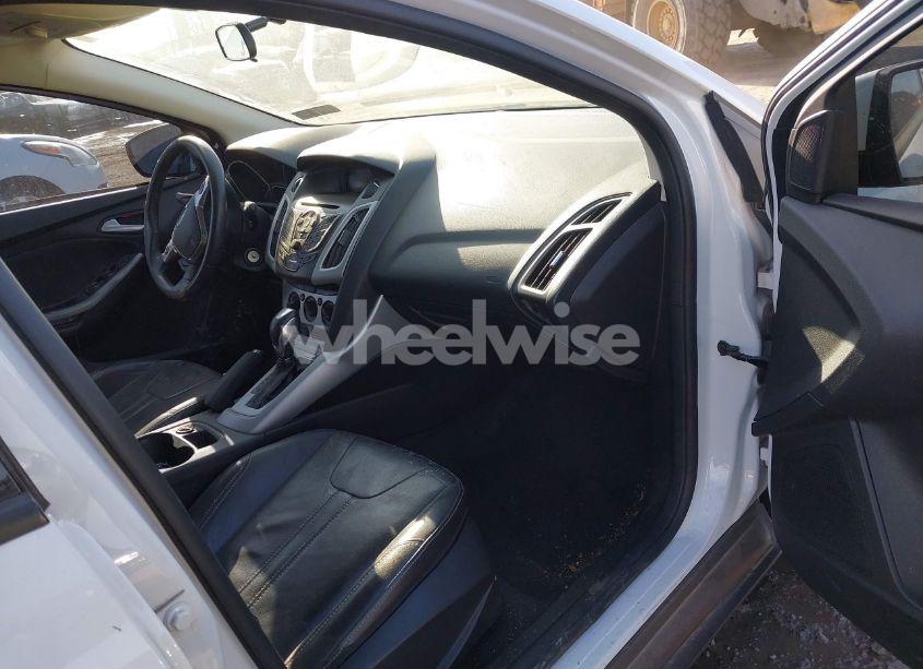 Photo 5 of 2014 Ford Focus SE (VIN 1FADP3K25EL337966)