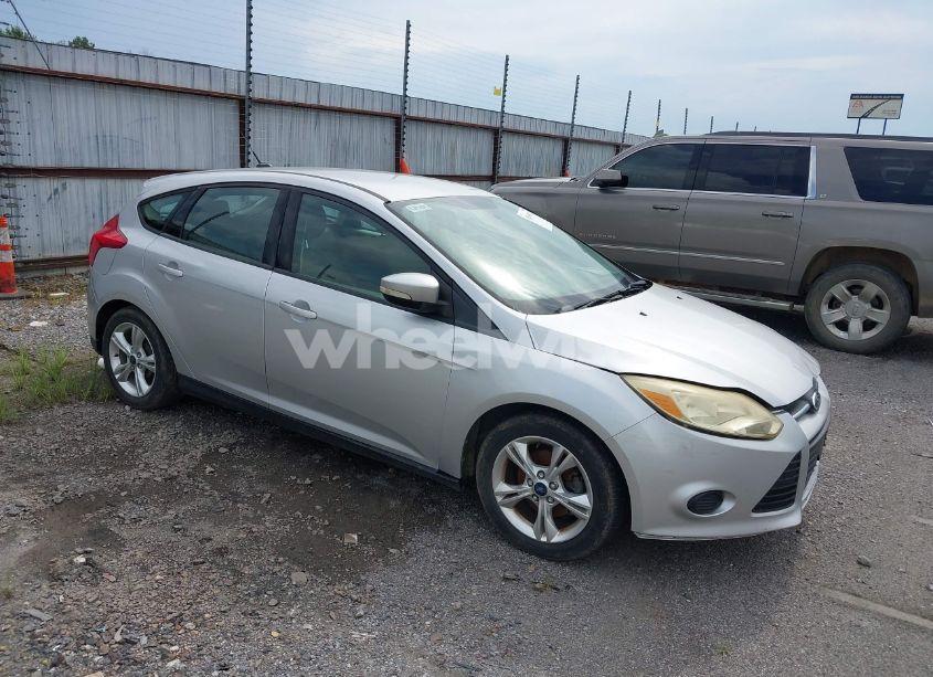 2014 Ford Focus SE (VIN 1FADP3K25EL373463) main photo