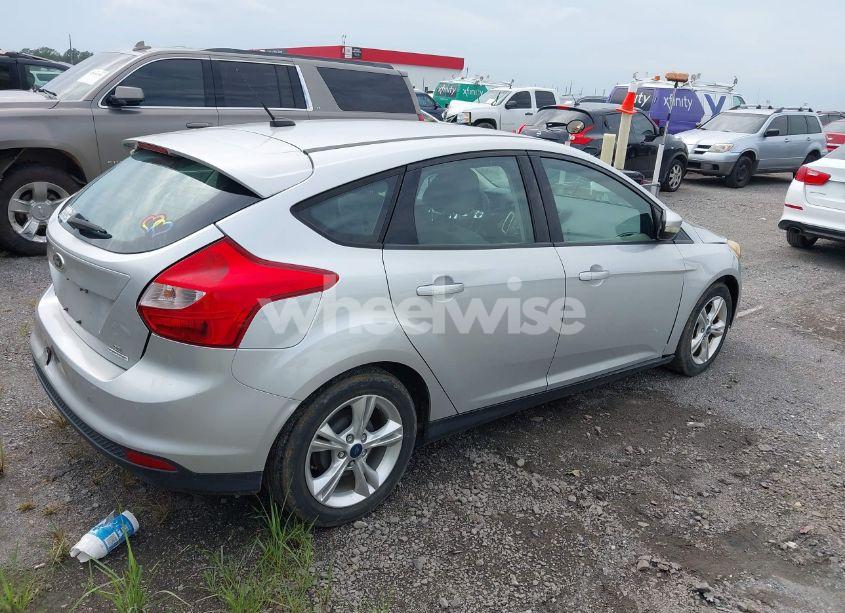 Photo 4 of 2014 Ford Focus SE (VIN 1FADP3K25EL373463)