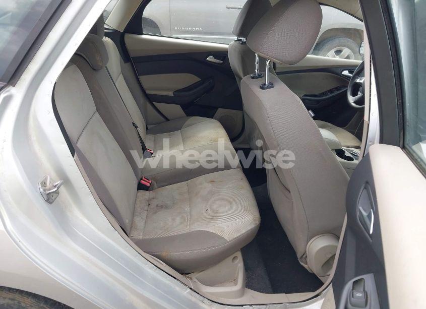 Photo 8 of 2014 Ford Focus SE (VIN 1FADP3K25EL373463)