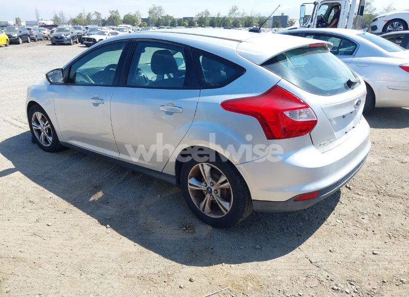 Photo 3 of 2014 Ford Focus SE (VIN 1FADP3K25EL400872)