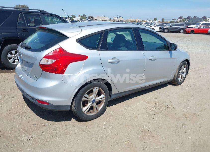 Photo 4 of 2014 Ford Focus SE (VIN 1FADP3K25EL400872)