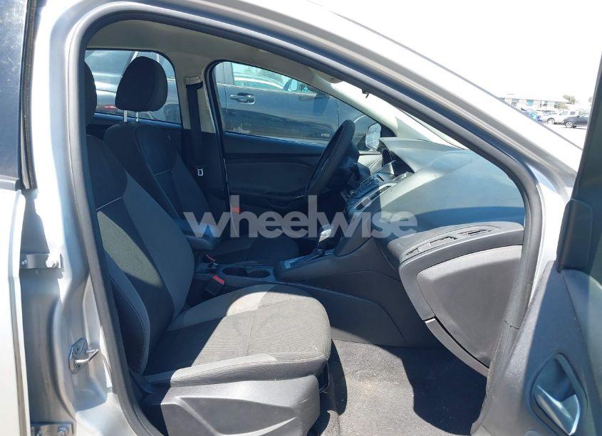 Photo 5 of 2014 Ford Focus SE (VIN 1FADP3K25EL400872)