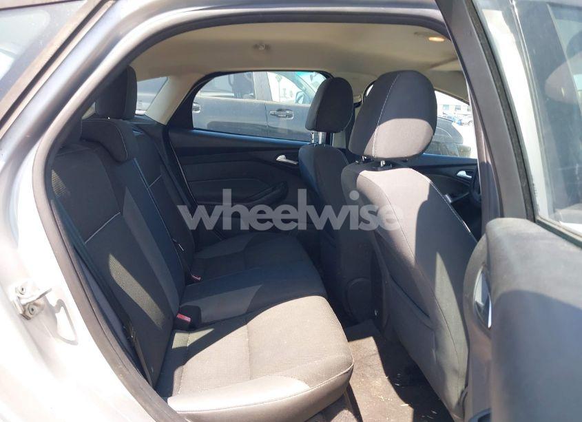 Photo 8 of 2014 Ford Focus SE (VIN 1FADP3K25EL400872)