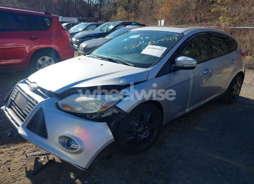Photo 2 of 2014 Ford Focus SE (VIN 1FADP3K25EL415114)