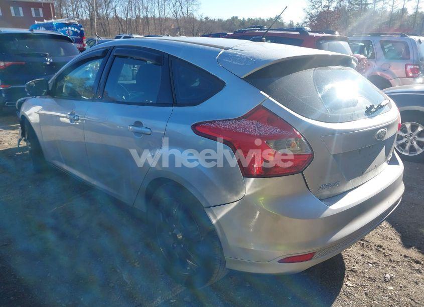 Photo 3 of 2014 Ford Focus SE (VIN 1FADP3K25EL415114)
