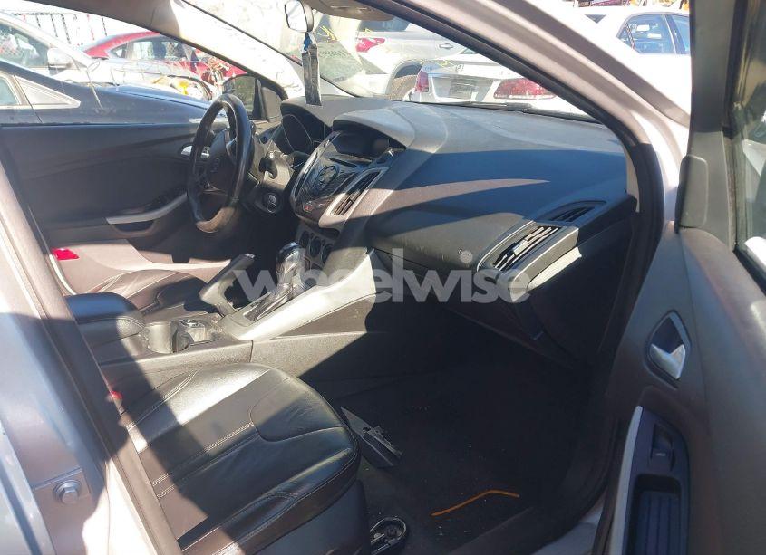 Photo 5 of 2014 Ford Focus SE (VIN 1FADP3K25EL415114)