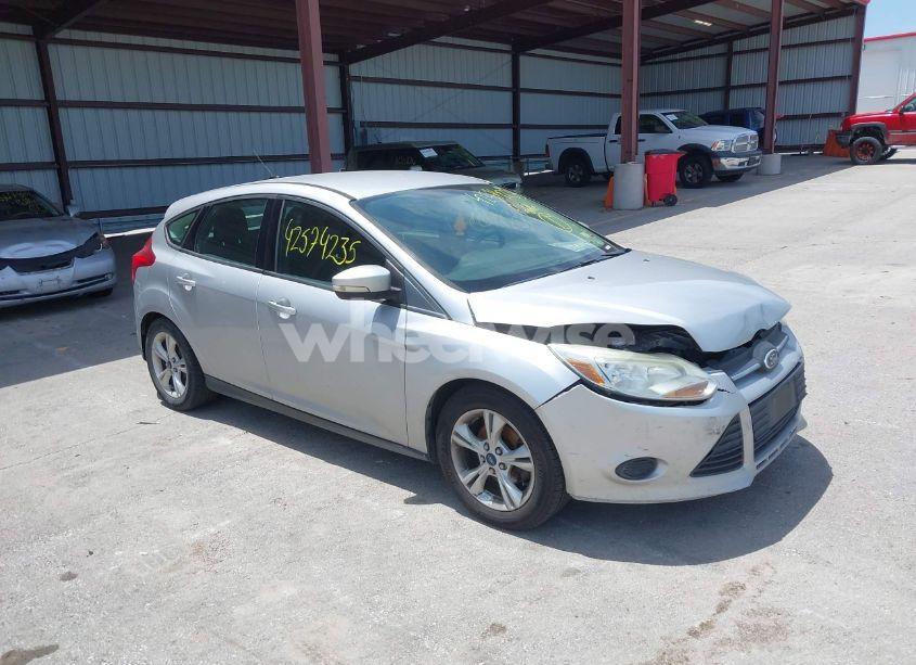 2014 Ford Focus SE (VIN 1FADP3K25EL421303) main photo