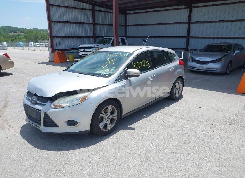 Photo 2 of 2014 Ford Focus SE (VIN 1FADP3K25EL421303)