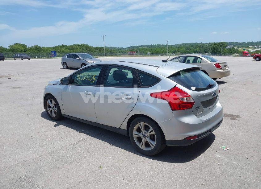Photo 3 of 2014 Ford Focus SE (VIN 1FADP3K25EL421303)