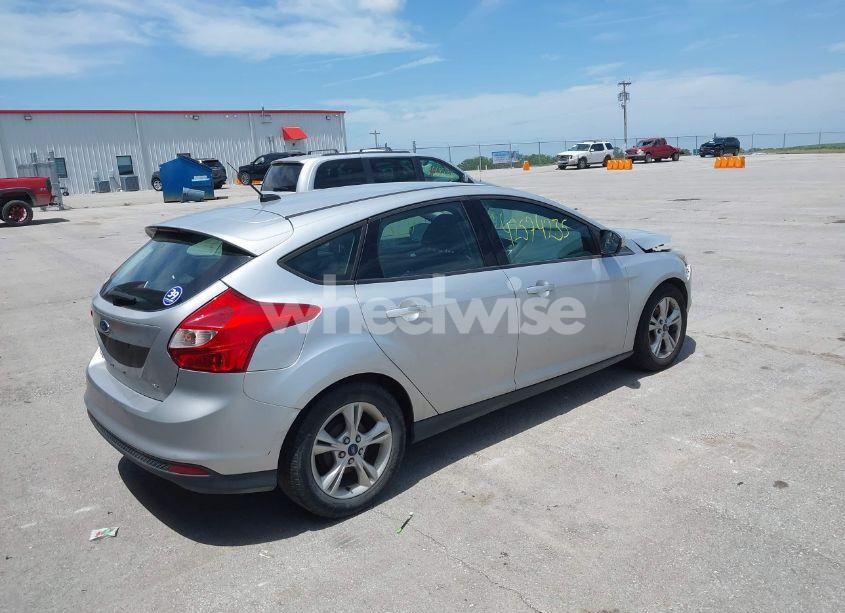 Photo 4 of 2014 Ford Focus SE (VIN 1FADP3K25EL421303)