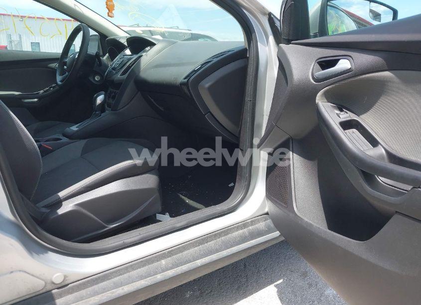 Photo 5 of 2014 Ford Focus SE (VIN 1FADP3K25EL421303)