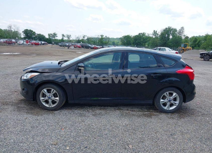 Photo 15 of 2014 Ford Focus SE (VIN 1FADP3K25EL421334)