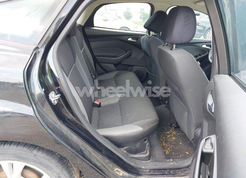 Photo 8 of 2014 Ford Focus SE (VIN 1FADP3K25EL421334)