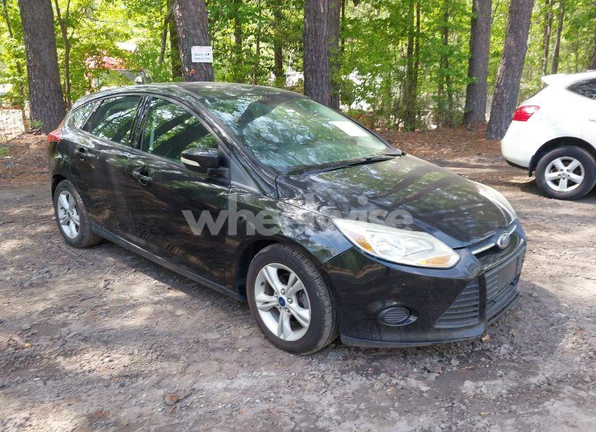 2014 Ford Focus SE (VIN 1FADP3K25EL425738) main photo