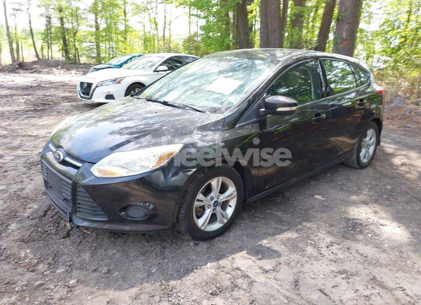Photo 2 of 2014 Ford Focus SE (VIN 1FADP3K25EL425738)