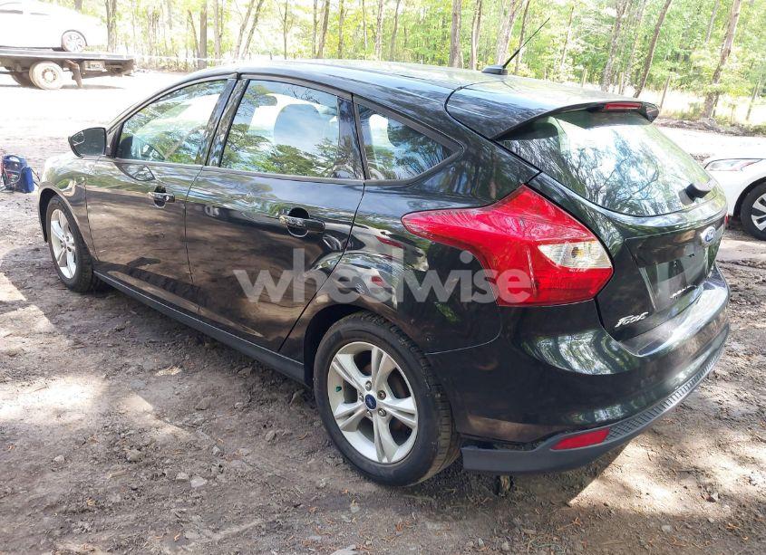 Photo 3 of 2014 Ford Focus SE (VIN 1FADP3K25EL425738)