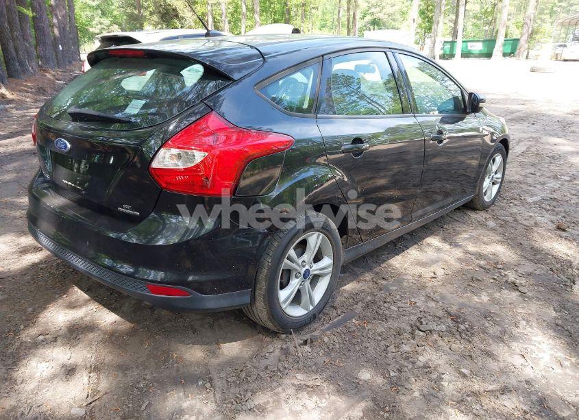 Photo 4 of 2014 Ford Focus SE (VIN 1FADP3K25EL425738)