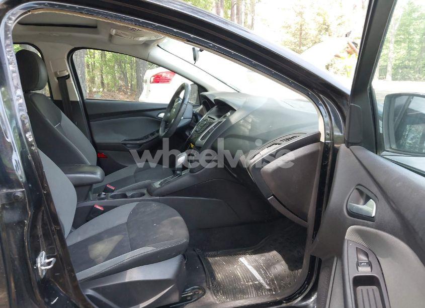 Photo 5 of 2014 Ford Focus SE (VIN 1FADP3K25EL425738)