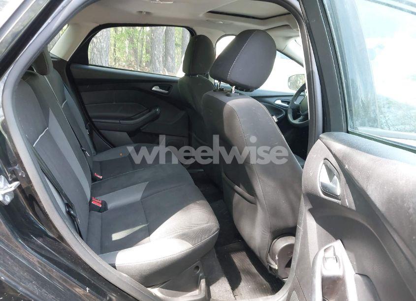 Photo 8 of 2014 Ford Focus SE (VIN 1FADP3K25EL425738)